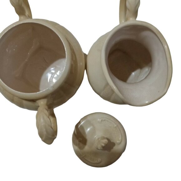 LOMA Pottery Victorian Embossed Cream and covered sugar set - Picture 6 of 9